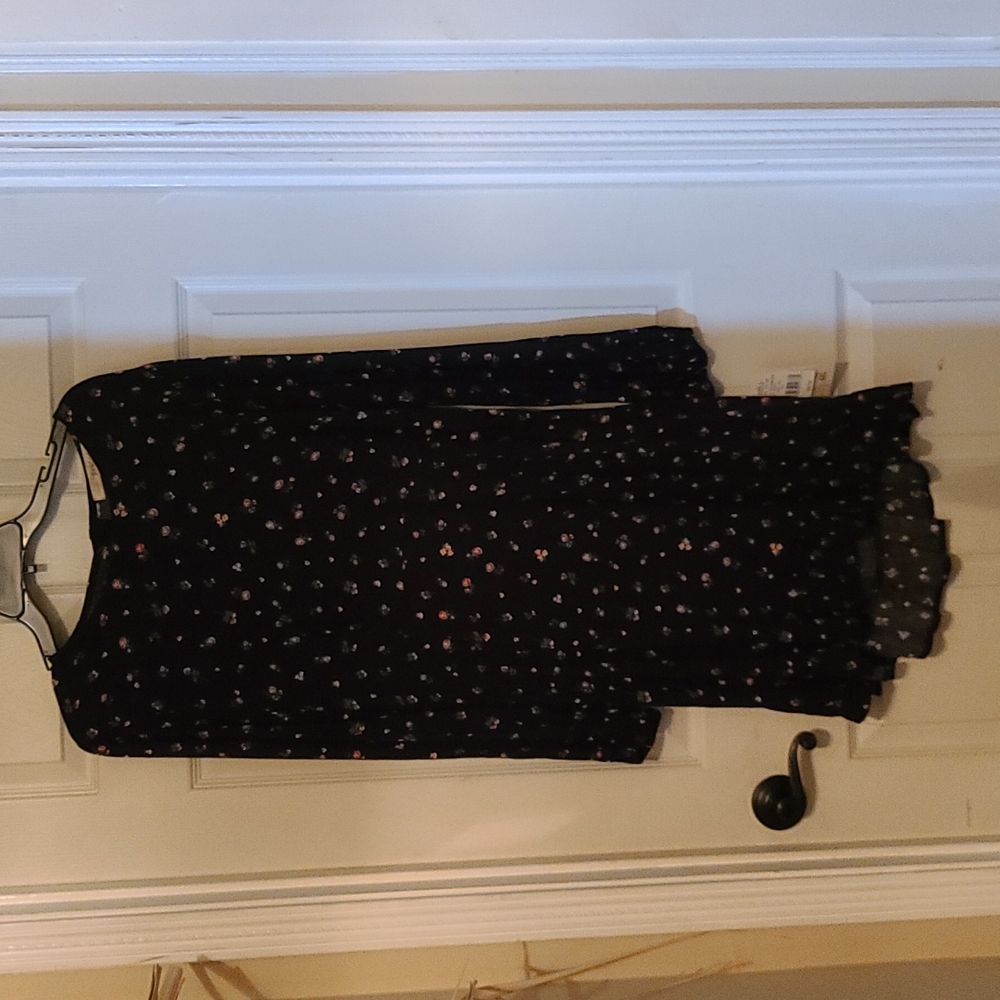 NWT Rayon Long Sleeve Dress Black with flowers, open in back